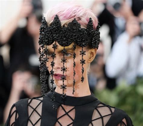 Met Gala 2018: Cara Delevingne Wears Dior Couture 